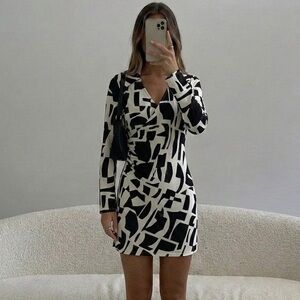 H&M black and white geometric print long-sleeve bodycon dress